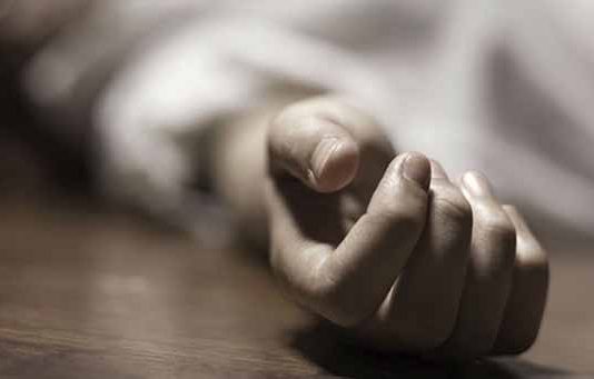 போதை தெளிய தெளிய குடித்த தாய் – அடித்து கொன்ற மகன்…