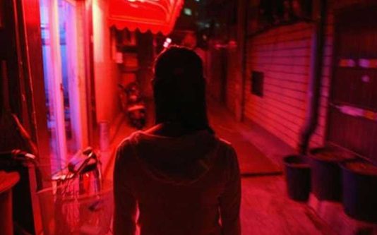 நடிகைகளை ஏமாற்றி பாலியல் தொழில் செய்ய வைத்தது எப்படி? உண்மையை கூறிய ஆந்திர தம்பதி!!