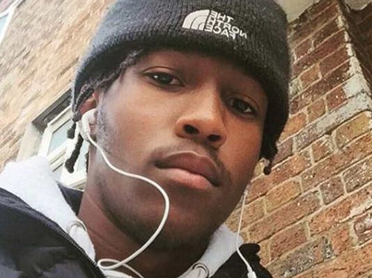 லண்டனில் நடந்த கத்திக்குத்தில் சிறுவன் மரணம்!