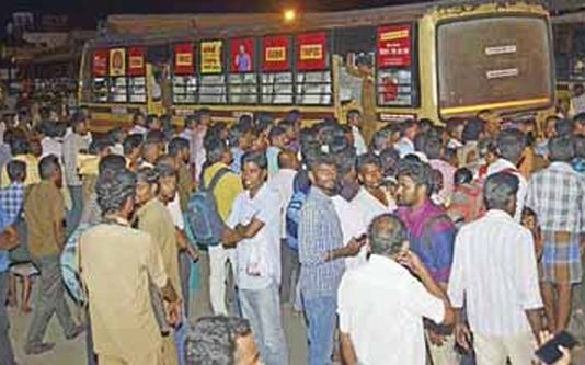 9 மாத கர்ப்பிணி பெண்ணை காலால் எட்டி உதைத்த பேருந்து ஓட்டுநர்!!