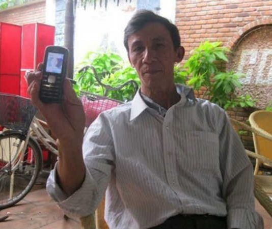 15 வருடங்களாக இறந்த மனைவியின் சடலத்துடன் வாழும் கணவன்.. வீட்டிலேயே சிகை அலங்காரம் செய்து அழகு பார்த்த மகன்!!