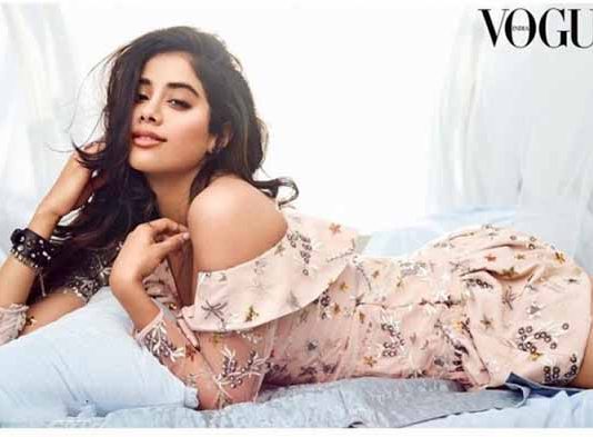 பிரபல பத்திரிக்கைக்கு கவர்ச்சி போஸ் கொடுத்துள்ள மறைந்த நடிகை ஸ்ரீதேவியின் மகள் ஜான்வி கபூர்! புகைப்படங்கள் உள்ளே!