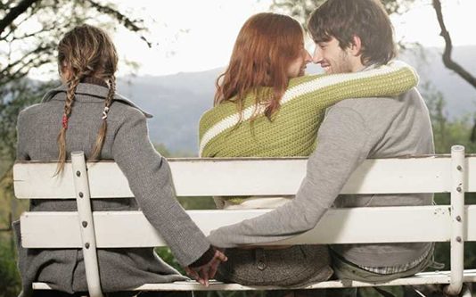 கணவரின் தம்பியுடன் உறவு கொண்ட மனைவி: துரோகத்தால் துடித்து போன கணவன்!