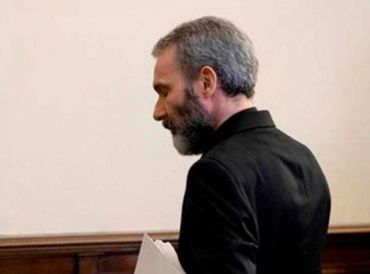 ஆபாசப்படம் பார்த்த பாதிரியாருக்கு நீதிமன்றம் கொடுத்த தண்டனை!!