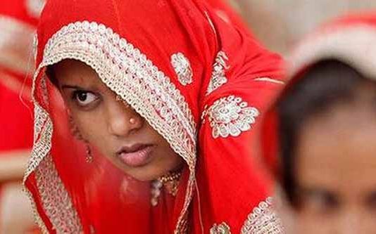 தகாத உறவை தக்கவைக்க கள்ளக்காதலுனுக்கு தனது மகளை திருமணம் செய்து வைத்த தாய்!!