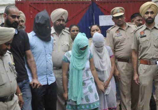 காதலனை அடைய தந்தையை கொலை செய்த மகள் : தந்தை தன்னிடம் தவறாக நடந்துகொண்டார் என பகீர்!!