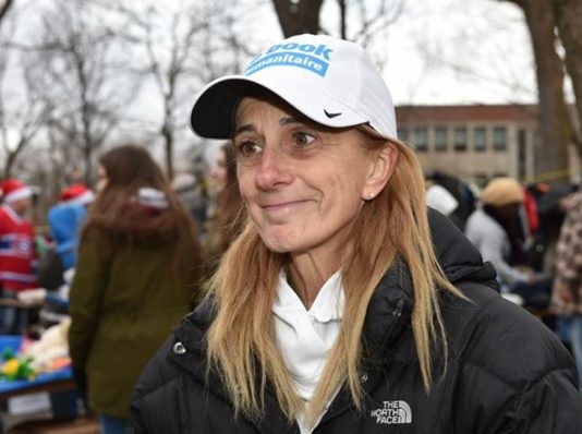 இப்படியொரு பெண்ணா? லாட்டரியில் விழுந்த மொத்த பணத்தையும் என்ன செய்கிறார் தெரியுமா?