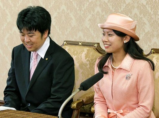 சாதாரண குடிமகனை மணக்கும் 3-வது இளவரசி: கடும் சிக்கலில் அரச குடும்பம்!!