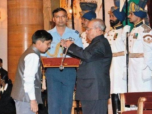 14 கைதிகளின் விடுதலைக்கு உதவிய சிறுவனுக்கு கிடைத்த கெளரவம்!!