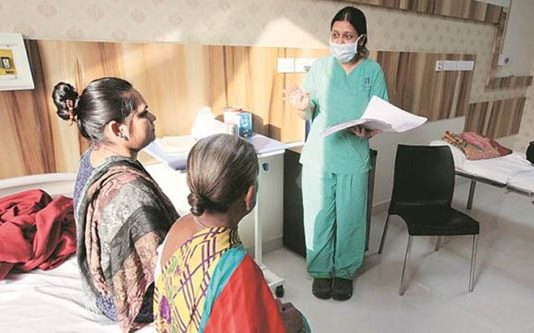 தான் பிறந்த கருப்பையிலே தன்னுடைய குழந்தையை பெற்றெடுக்கும் தாய்!!