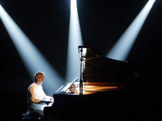 இறைவனுக்கு அடுத்து என்னுடைய நண்பன்: கல்லூரி மாணவிகளிடம் நெகிழ்ந்த இளையராஜா