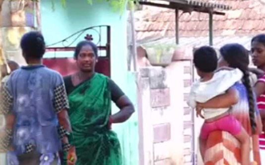 தகாத வார்த்தையால் திட்டிய தந்தை : கோவம் தலைக்கேறிய மகளின் அதிர்ச்சி செயல்!!