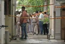 கொடூரமான முறையில் கொலை செய்யப்பட்டு கிடந்த தாய்-மகள் : வேலைக்கார பெண் அதிர்ச்சி!!
