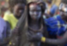 நாப்கின் வாங்க படுக்கையை பகிரும் பெண்கள் : எங்கே இந்த அவலம் தெரியுமா?