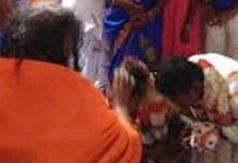 பெண்ணுக்கு நாகப்பாம்பு பிறக்கும் என ஆருடம் கூறிய பூசாரி : அடுத்து நடந்த அதிர்ச்சி சம்பவம்!!