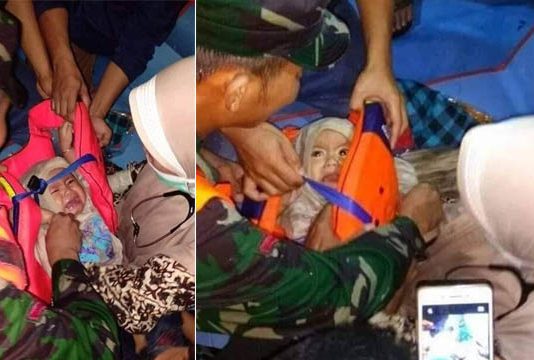 189 பேருடன் கடலில் விழுந்த விமானம்… உயிருடன் மீட்கப்பட்ட குழந்தை : வெளியான உண்மை!!