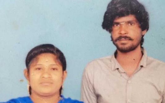 அம்மா எந்திரிம்மா : சடலமாக கிடந்த தாயை பார்த்து கதறிய குழந்தைகள்!!