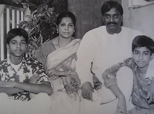 வைரமுத்துவின் சுயரூபத்தை வெளிப்படுத்து : மனைவிக்கு அவரது தோழி எழுதிய பரபரப்பு கடிதம்!!