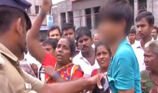 என்னை விட்டு விடுங்க என கெஞ்சிய இளைஞர் : திருடன் என நினைத்து அடித்து கொன்ற மக்கள்.. அதிர்ச்சி சம்பவம்!!