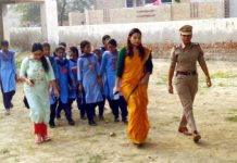 மாணவிகளின் ஆடைகள் முழுவதையும் களைத்து சோதனை செய்த ஆசிரியர்கள் : கண்ணீர்விட்டு அழுத மாணவிகள்!!