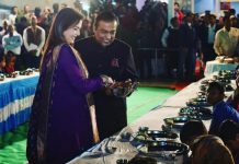 கோடிகள் கொட்டி மகளுக்கு ஆடம்பர திருமணம் : ஏழைகளுக்கு அம்பானி அளித்த இன்ப அதிர்ச்சி!!