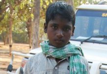 அப்பாவின் இறுதிச்சடங்கிற்காக அடமானம் வைக்கப்பட்ட சிறுவன் பரிதாப நிலையில் மீட்பு : கண்கலங்க வைத்த சம்பவம்!!