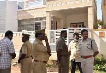 தாயின் சடலத்துடன் வாழ்ந்து வந்த மகன் : அதிர்ச்சிக் காரணம்!!