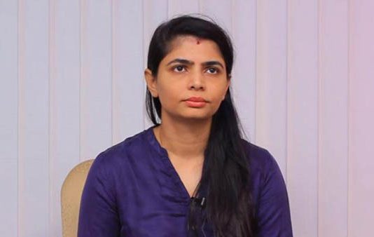 வைரமுத்துவையே கல்யாணம் பண்ணிக்கோ : விமர்சித்தவருக்கு சின்மயி சொன்ன பதில்!!