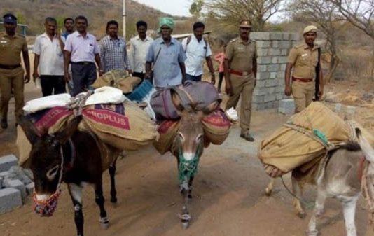 தமிழ்நாடு வாக்குப் பதிவு : கழுதையில் சென்ற வாக்கு இயந்திரங்கள்!!