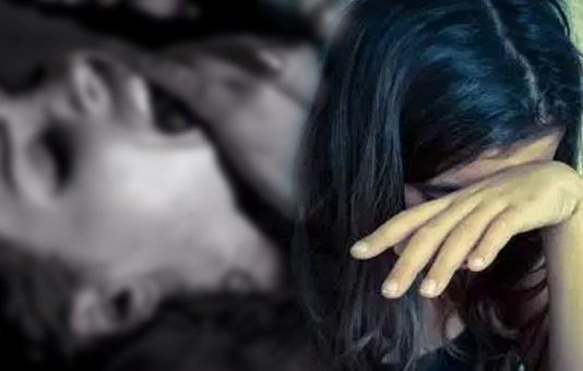 13 வயது சிறுமியை துஷ்பிரயோகம் செய்த தந்தை, மகன் : தாயிடம் கதறிய சோகம்!!