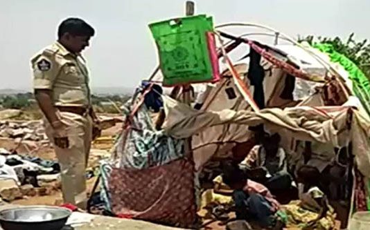 பசியின் கொடுமை தாங்க முடியாமல் மண்ணை சாப்பிட்டு உயிரிழந்த குழந்தை!!