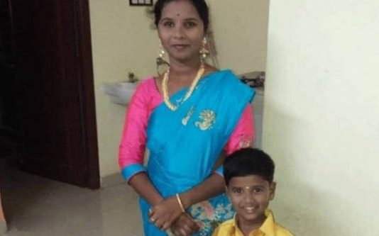 தாயின் கண்முன்னே துடி துடித்து இறந்த 5 வயது மகன் : கண்ணீர் விட்டு கதறிய தாய்!!