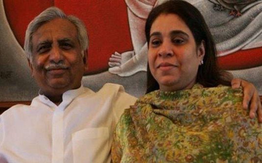 வெளிநாடு செல்லும் விமானத்தில் இருந்து அதிரடியாக இறக்கவிடப்பட்ட கணவன்-மனைவி : என்ன காரணம் தெரியுமா?