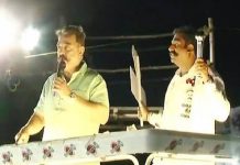கமல்ஹாசனை நோக்கி செருப்பு வீச்சு!!