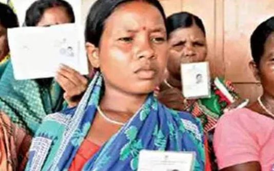 உயிரிழந்த கணவன்.. தான் விதவையானது கூட தெரியாமல் இளம்பெண் மேற்கொண்ட செயல் : மனதை உருக்கும் சம்பவம்!!