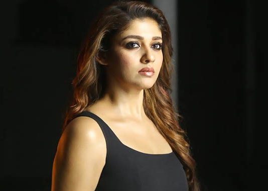 அரசியலில் இறங்க நயன்தாரா ஆசை : இவரின் வார்த்தைக்காக தான் காத்திருக்கிறாராம்!!