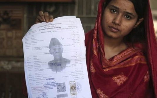 வெளிநாட்டு இளம் பெண்களை ஏமாற்றி திருமணம்.. பாலியல் தொழிலில் ஈடுபடுத்தும் கொடூரம் : சீனர்களின் கைவரிசை!!