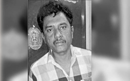 பட்டப்பகலில் ரவுடியின் தலையை துண்டித்து எடுத்து சென்ற மர்ம கும்பல்!!