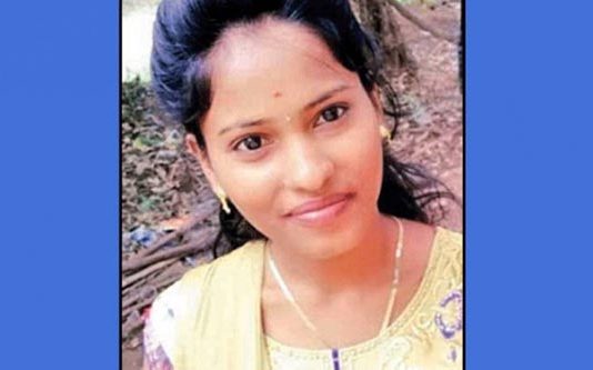 வீட்டில் தனியாக இருந்த இளம்பெண் எடுத்த விபரீத முடிவு!!