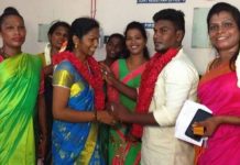தமிழகத்தில் முதன் முறையாக ஆண்-திருநங்கை திருமணம் சட்டப்படி பதிவு : மகிழ்ச்சியாக மோதிரம் அணிவித்து கொண்ட ஜோடி!!