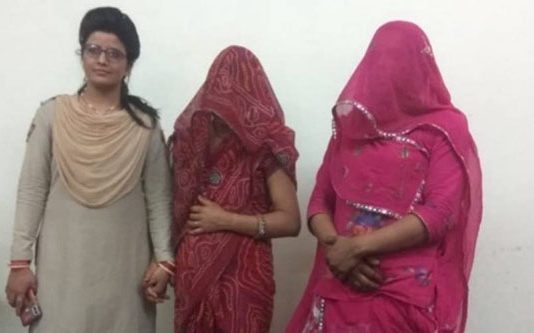 பல முறை கருக்கலைப்பு செய்ய வைத்தார்.. மாமியாரை இளம் திருநங்கையுடன் சேர்ந்து கொன்ற மருமகள்!!