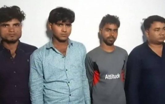 கணவனை மரத்தில் கட்டி வைத்து அவர் கண்முன்னே மனைவிக்கு நடந்த கொடூரம்!!