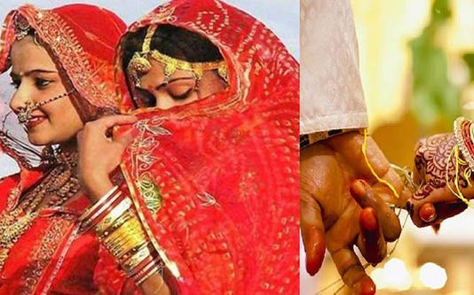 இரு பெண்களை ஏமாற்ற நினைத்த ஆட்டோ டிரைவர் : போட்டி போட்டுக் கொண்டு கரம் பிடித்த காதலிகள்!!