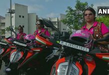 லண்டனுக்கு மோட்டார் பைக்கிலேயே செல்லும் 3 பெண்கள் : கவனத்தை ஈர்க்கும் புகைப்படம்!!