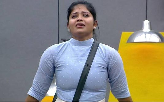 பிக்பாஸ் வீட்டில் கதறி அழுத மதுமிதா!!