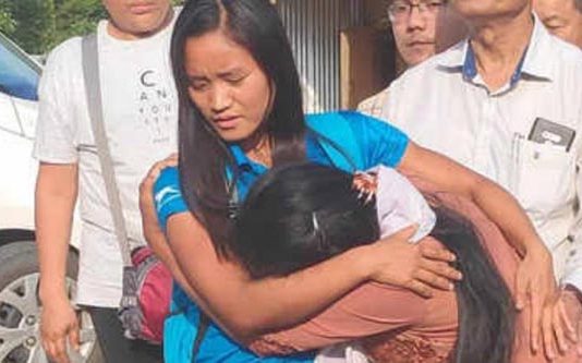 தந்தையின் இறுதிச்சடங்கிற்கு வராமல் இளம்பெண் செய்த நெகிழ்ச்சி செயல் : குவியும் பாராட்டுக்கள்!!