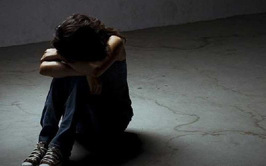 அசுத்த ஆவிகளை துரத்துவதாக கூறி இளம்பெண்ணை சீரழித்த மந்திரவாதி : குமுறும் பெற்றோர்!!