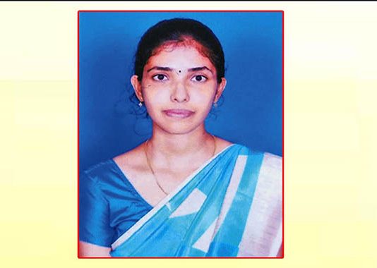 பள்ளி விடுதியில் தூக்கில் தொங்கிய இளம் ஆசிரியை!!