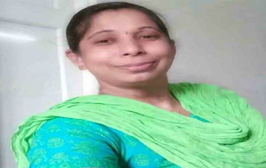 ஆபாச புகைப்படங்களை அனுப்பி பல ஆண்களை வீழ்த்திய இளம் பெண் : விசாரணையில் திடுக்கிடும் தகவல்!!