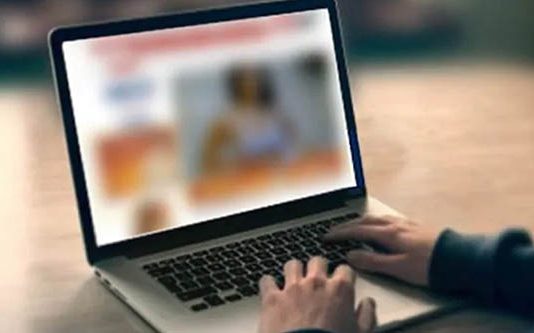 மாமியாரின் மொபைல் எண்ணை ஆபாச தளத்தில் பதிவேற்றம் செய்த மருமகன்!!